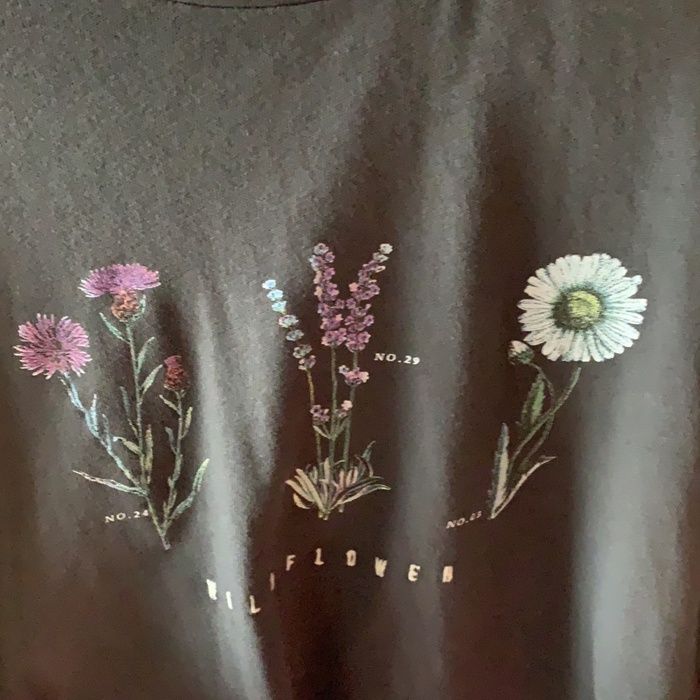 NWT- urban outfitters long sleeve - Picture 2 of 4